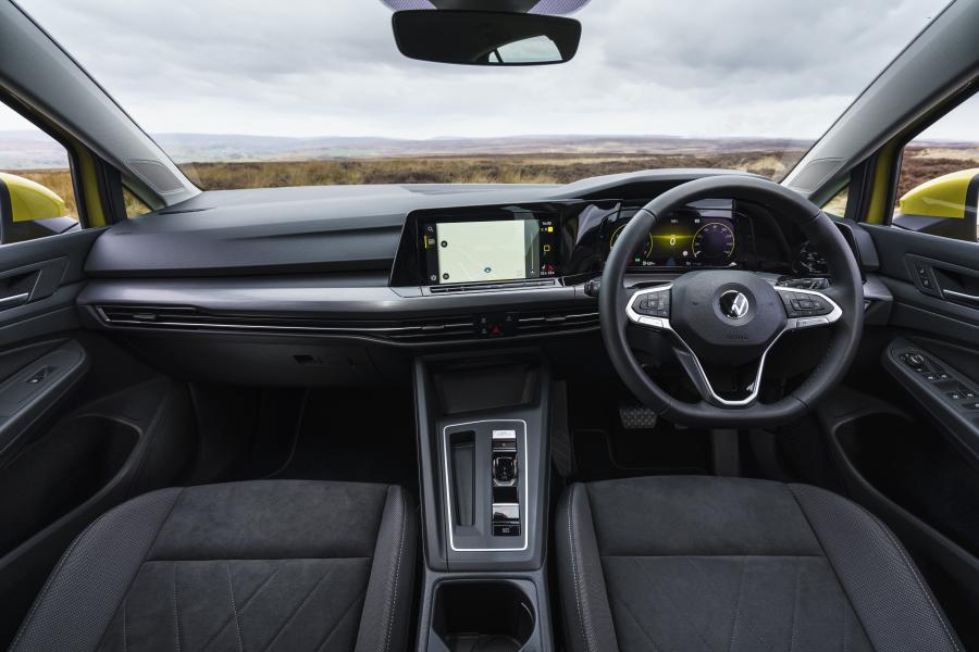 Торпедо Volkswagen Golf Style 2020 года  (UK) (фото 32 из 40)